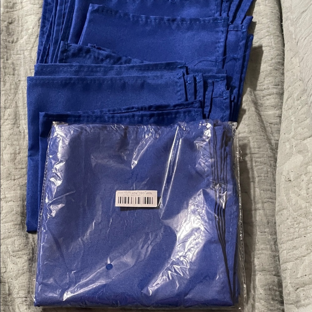 Elegant Blue Dining Table Linens